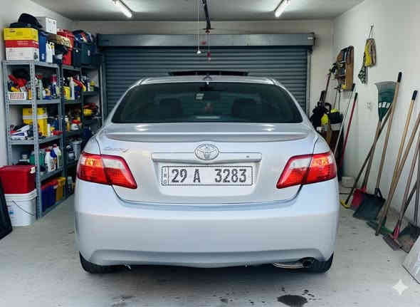 سلام عليكم عندي كامري 2007 شكل 2011 يعني شكل لافلون رقم نكليزي مشروع وطني تحويل باي مكان يعجبك 
          مكان سياره بغداد كراده مريم 
مواصفات 
تحكمات ستيرن 
شاشه تاب     كشافات امامي    لايت زنون اصلي 
تبريد ممتاز جدا       ويل كب 16 عتيادي 
مكينه 2400           داخل مخمل 
باقي المواصفات معروفه عتياديه سياره 
ملاحظه 
وارد امريكي  جاملغ بنيد 
عندي فيديو قبل صبغ  جان بي جراد وملاحظات وصبغته 
                 حزام وقماره رش بس جيلاتين شفاف حمايه 
                          سياره مجهزه من كل نواحي    
    سعر 91$ بي مجال حق العمله 
                            هاتف ‭0773 040 1060‬
