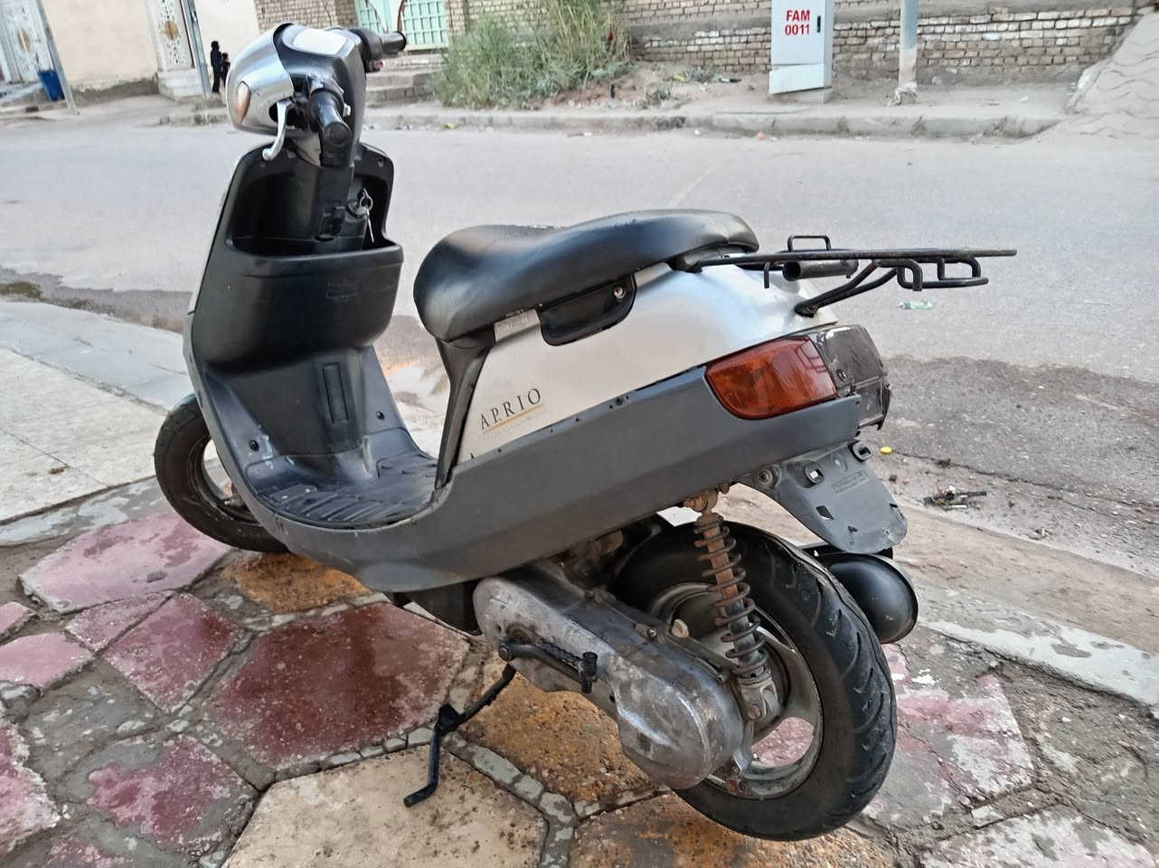 للبيع يوماه بطه دراجه نضيفه حيل
مكينه ناعمه خرسه مامفتوحه تايرات جدد شادهن 
كهربائيات تشتغل بس باتري مابيه شلعته فول سعره 250 مكاني حي العسكري ***********
