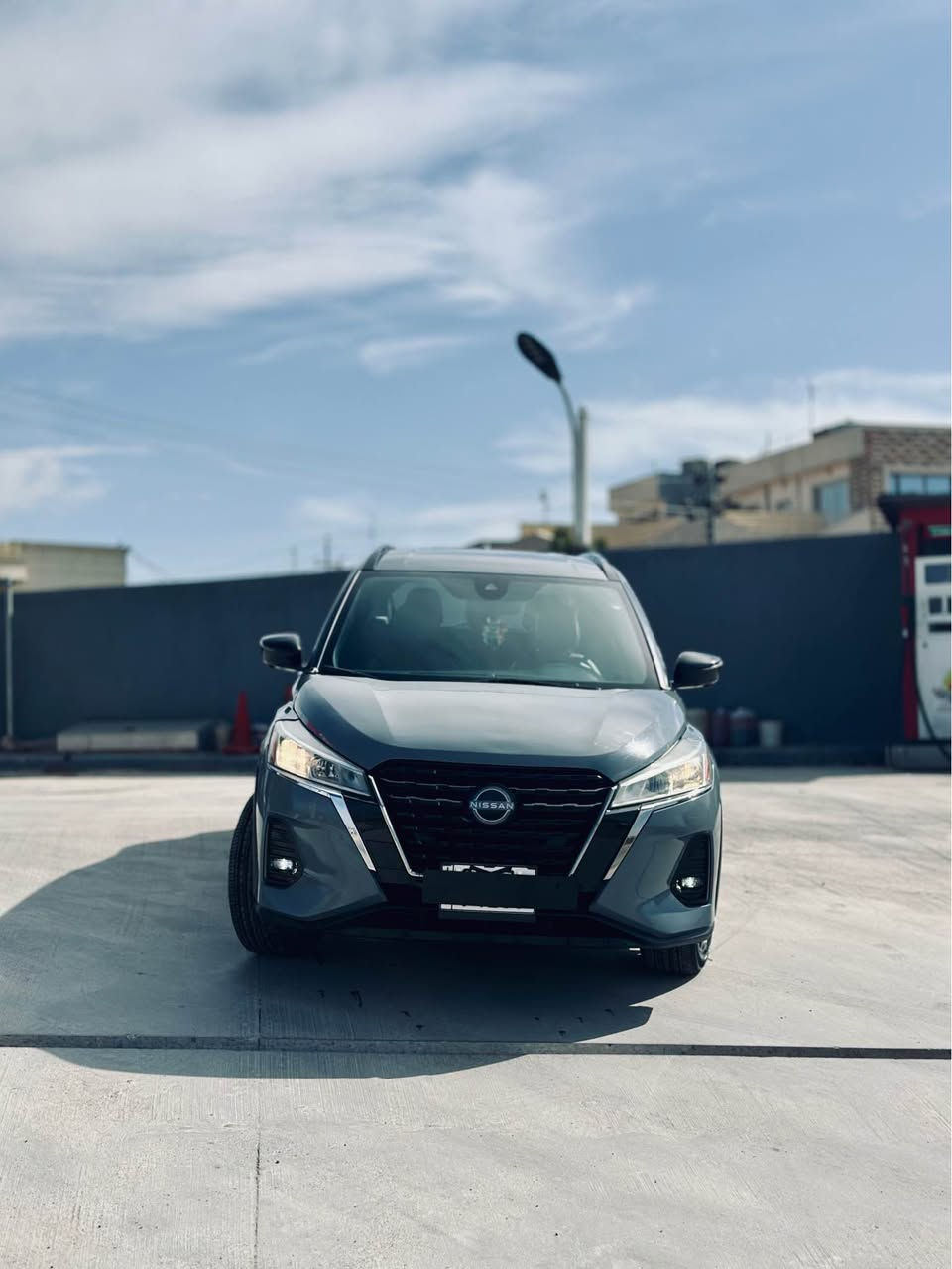 Nissan kicks 2022 مواصەفات SR ی فوول 
چاملغ و بۆنیتی بۆیاغە بێ داخلی و بێ ئێرباگ 
ڕادەار ٣٦٠ دەرەزە پێنج کامێرا ٣٦٠ پلە سەماحە BOSS کوشین جلد ئۆتۆهۆڵدە کارپلەی ڕەنگی سەیارەکە ڤمەنتۆییە زۆرر جوان و خاوێنە  
عربی::

Nissan kicks SR
لون اسمنتي ممميز
بدون ايرباك
حادث السيارة جداً خفيف وسطحي وموضح

مواصفات السيارة Sr فول مواصفات
عداد شاشة 
كامرات 360 درجة( خمس كامرات) 
سماعات سستم صوت BOSE حتى تكوة الرأس بيها سماعة 
بصمة وتشغيل عن بعد
هاندبريك بصمة
كشن جلد لونين مع تدفئة بالكشنات
رادارات 360 درجة امامي وخلفي وجانبي
محافظة على المسار
مامع اصطدام 
نقاط عمياء 
شاشة كبيره تدعم ابل كاربلاي 
اوتو هولد 
لايتات زينون
ليد نهاري 
وباقي مواصفات الكيكس المعروفة
*********** أربيل, العراق
