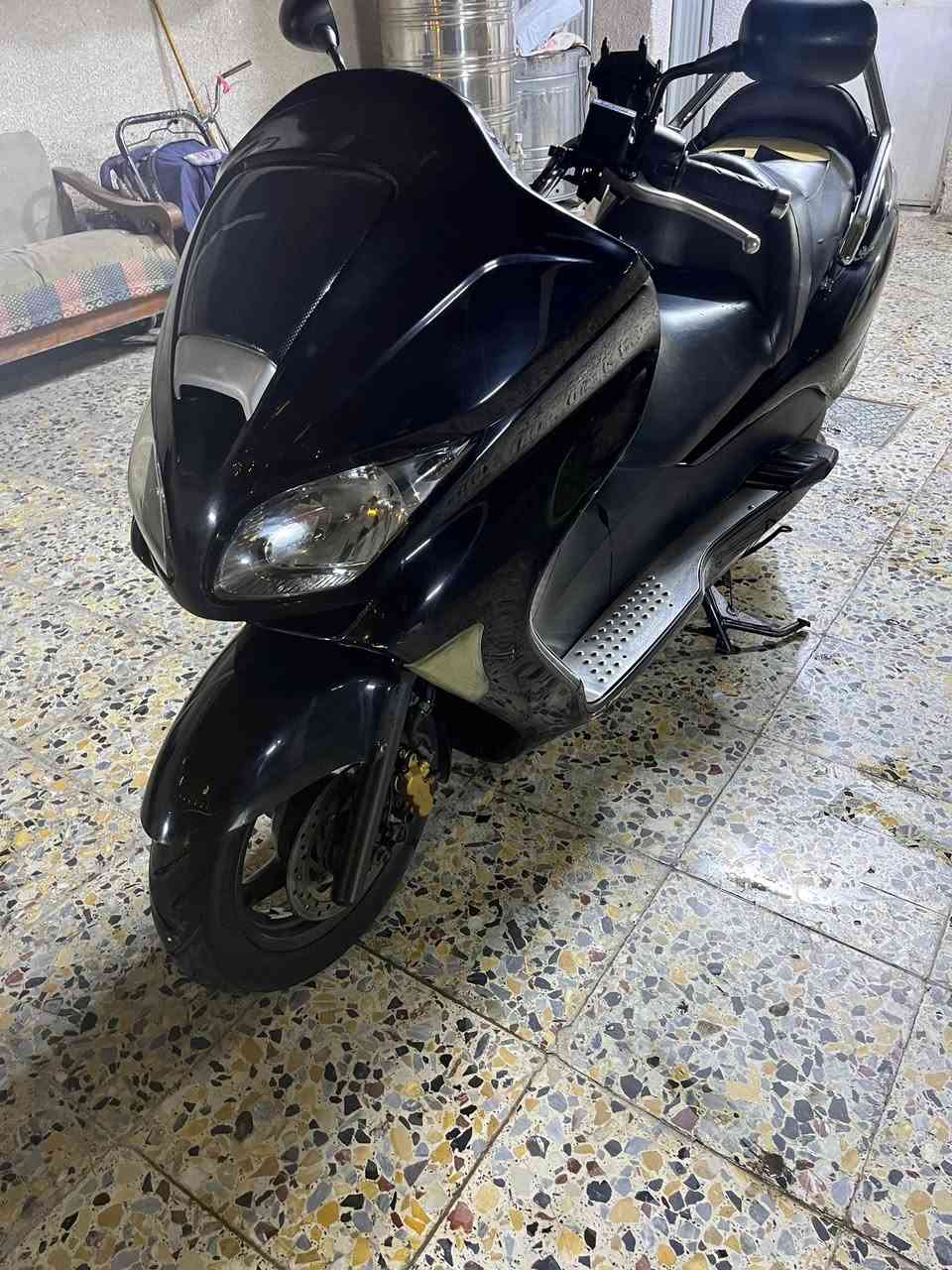 السلام عليكم رمضان كريم  للبيع فورزا 0/8 كرستال بيهة غراض تزويد دوسات وصالنصة نفس الماركة وجهاز انذار ستان حساس 7 كير 4 تحويلات كاملة من كلشي دهن كلة امزويل ومي زيتي وبانزينهة فقط محسن مكاني بغداد الزعفرانية السعر 1400 الشراي يتصل ***********
