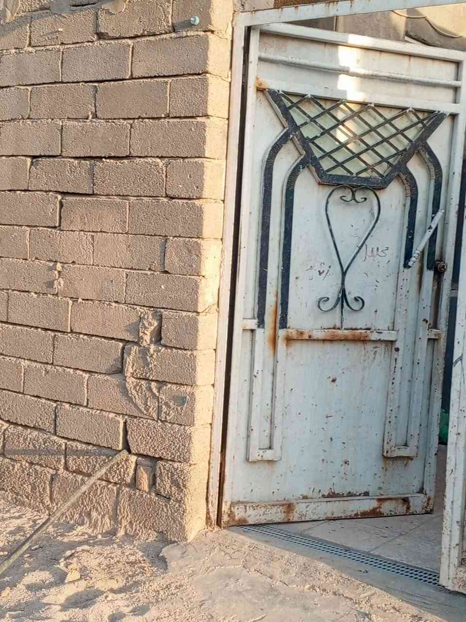 سلام عليكم بيت بسديناويه زراعي لمساحه 100 متر لسعر 30 رقم
***********
