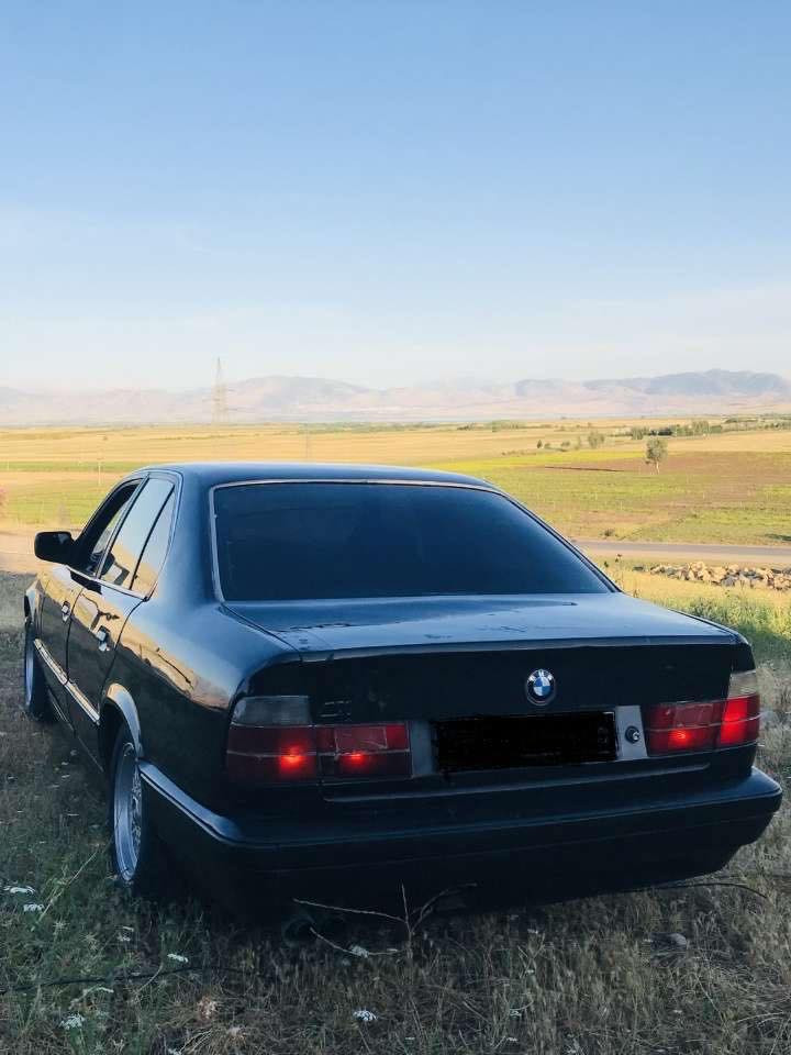 BMW
29$گەلاو مەعامەلە
چرکەو 100 دۆلار بشکێنە 
ماشااللە لۆل لۆک ماوەتەوە سەیارەکە پێویست بە وسف ناکا
بـیئێم  1993 ی 525i تـۆماتیڪ 
پێش و دوا ڪەپس نوڪە دەرزی نیە
کامل زینۆن لایت ئەڵقە و ئیشارەت
دوو جام کارەبا 
گەرم مەزبوت 
دەبڵ ئێرباگ
کامل عەشیای تەبریتی پێوەیە
بۆیاخ جوان و پۆڵیش کراو 
موس و بڕاوە بەشەرت 
ویل و تایە موشەبەک لۆک تازە بەستراوە
دوگمەی s و بەفر مەزبووت  
ئۆڤەری قاچ مەزبووت 
موکەبـەرەو کارەبای مەزووبوت
گێڕ و مەکینە بەشەرت 
ئەگەر موشتەری نی عەزێتی خۆت و منیش مەدە
29$گەلاو مەعامەلە
شوێن شارەزوور 
ژ.م ***********
