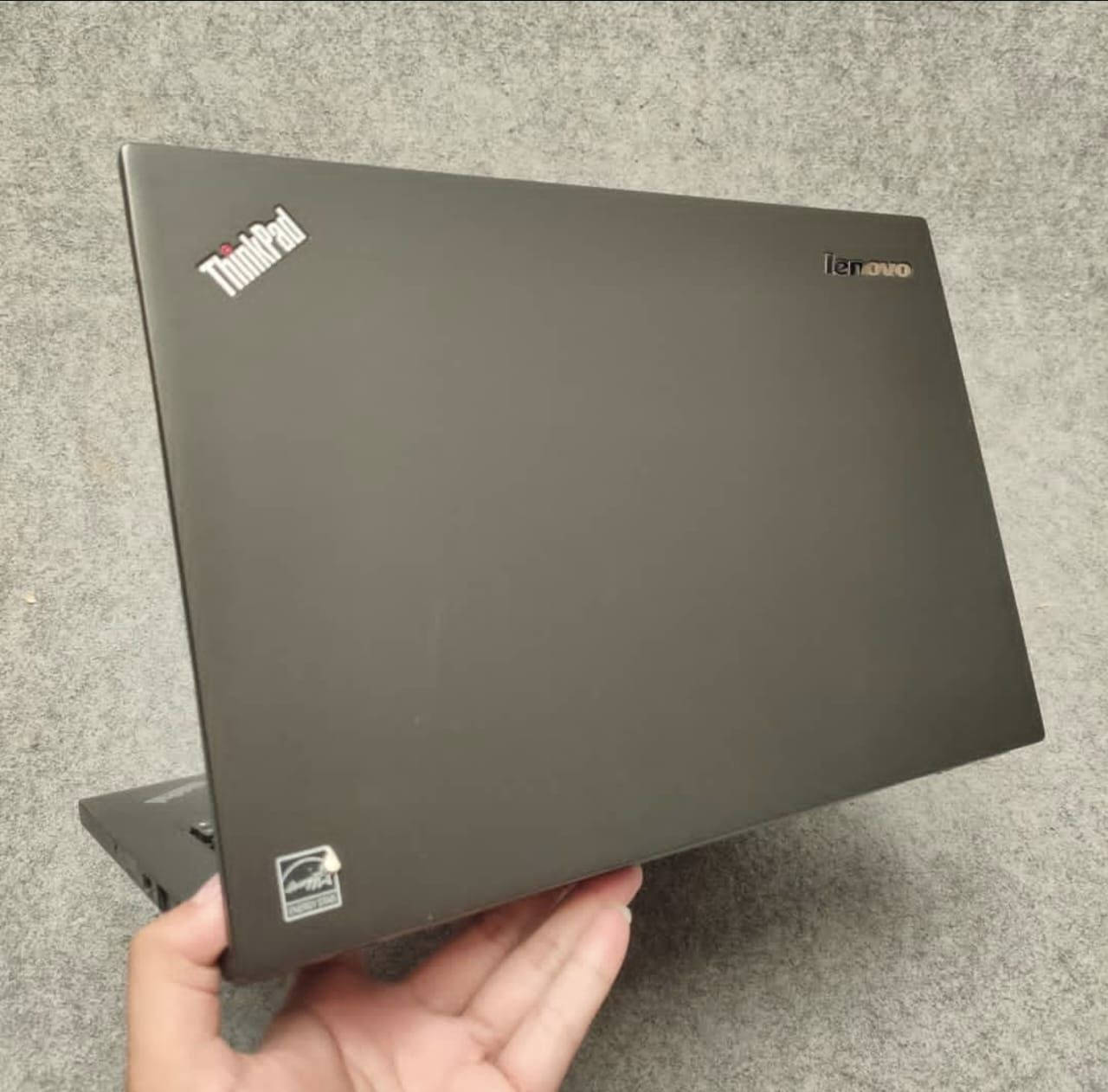 لابتوب لينوفو core i5 للبيع
المعالج core i5 الجيل الخامس
رام 8 كيكا 
هارد 256 كيكا SSd
كرت الشاشه  Intel Uhd 520 حجم 4 كيكا
الشاشه حجم 14 انج ضد التوهج  
باتري ليثيوم 6 خلايا  شحن سريع 65 واط والباطرية  ممتازه
كامره دقة hd 
   الحاسبه كلش نضيفه وحلوه
السعر 200 الف النجف, العراق


**إذا كنت صاحب هذا الإعلان وتريد حذفه لأي سبب، رجاءا أرسل رسالة إلى الدعم الفني**