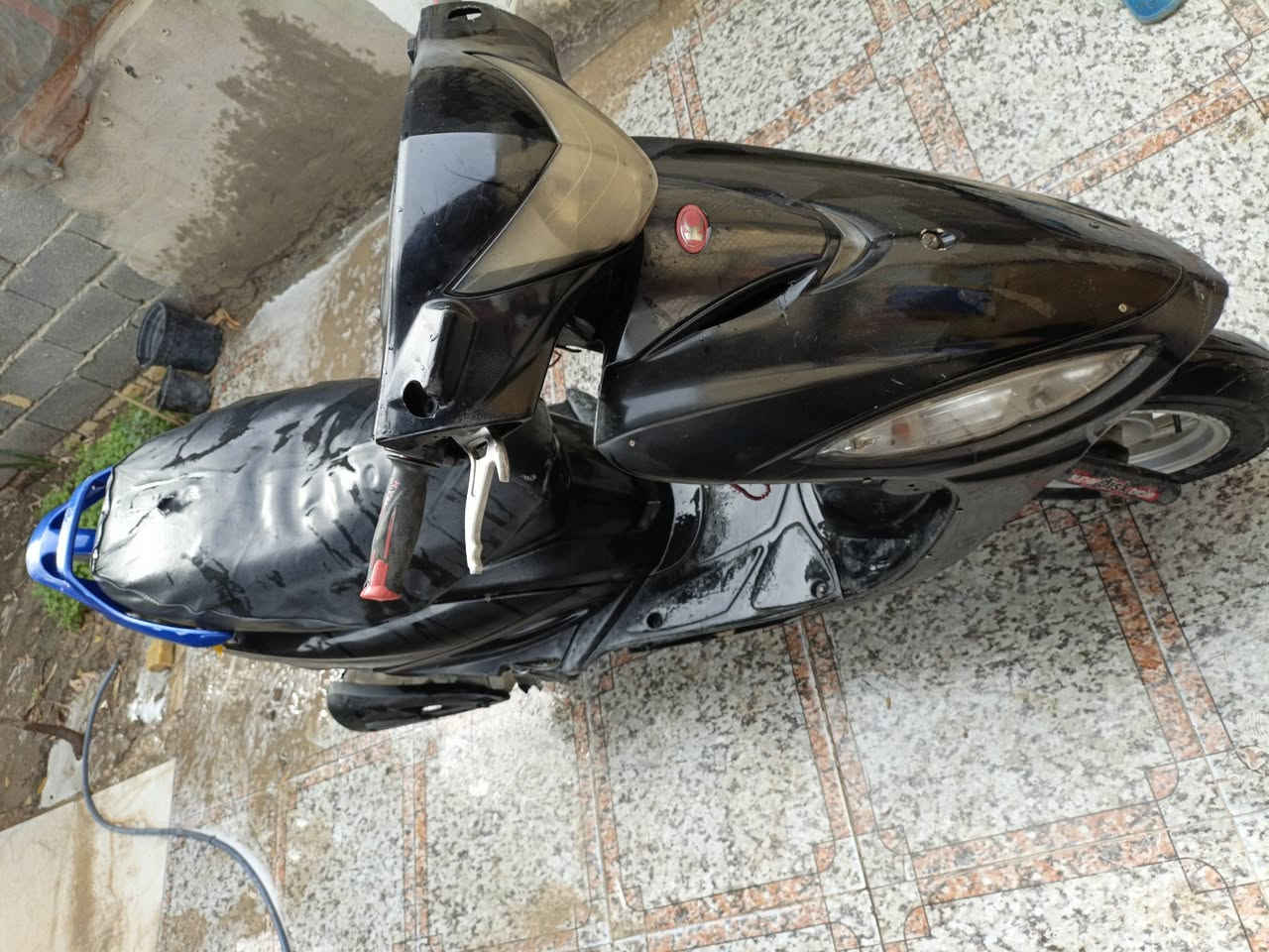 السلام عليكم
دراجه كامكو G4 للبيع
دراجه نضيفه وحلوة شلعه ومعدل خير من الله 
ما مفتوحه بلاد شرط الفحص
كهربائيات كلها شغالة 
السعر 375 وبها مجال للطيبين 
موجود واتس اب او خابرني ***********
