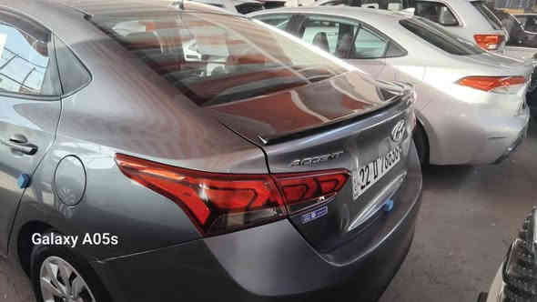 للبيع هوندي اكسنت موديل 20 مكينه كير شرط بيها صبغ بونيت وتكمه بس من جهه السايق بس الابواب ما مفتوح سعر 117 بيه مجال هدا رقمي***********
