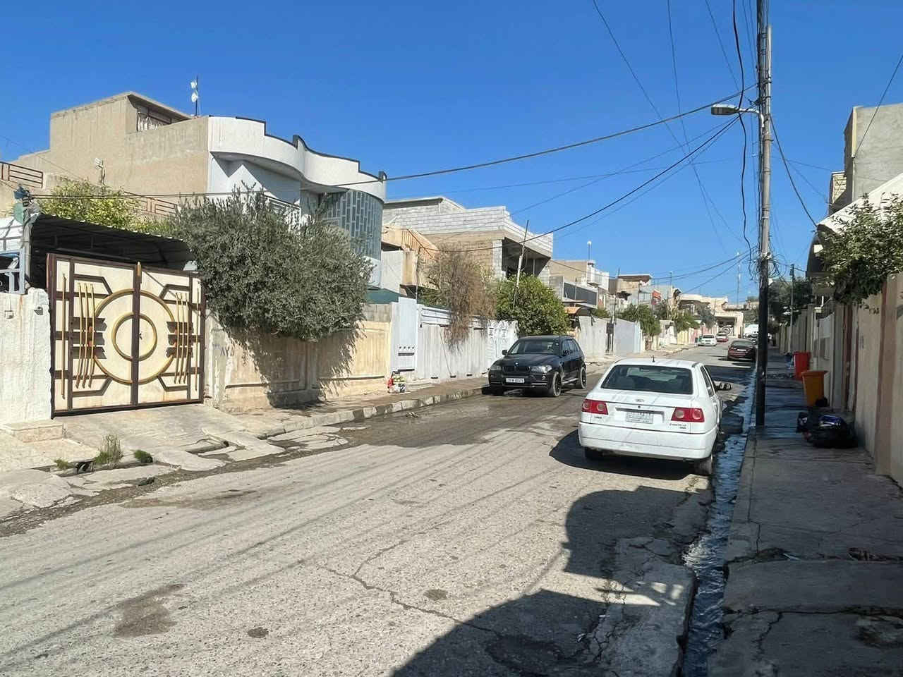 ⚜️مكتب البلديات للعقار⚜️

للبيع للبيع
دار سكني سند طابو في حي البكر قرب جامع الشهيد مجول
المساحة ٢٠٢م الواجهة ٨،٧٥م طابق واحد 
اتجاه الدار شروق تام ( الدار نظيف حيل صالح للسكن )
غرفة نوم وهول واستقبال ومطبخ ومخزن وصحيات وبيتونة
وكراج سيارة وحديقة
السعر ١٧٠ مليون قابل للتفاوض 
للاستفسار الاتصال☎️ *********** ☎️ *********** 
عنوان المكتب / الموصل حي المشراق فرع مطعم طماطة2
