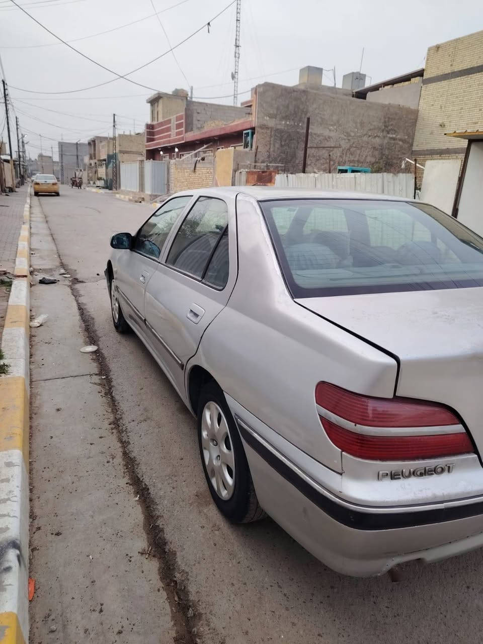 السلام عليكم للبيع بيجو 406 سياره بلاديه وحلوه رقم بغداد
نكليزي سياره كاعده وحلوه نضيفه العنوان بغداد الكماليه كير ومحرك خير من الله تبريد عوزه غاز 
نضيفه مثل ما موضح بيها دعجه زغيره بل صندوك وما ماثره بسيطه رقم صاحب السياره /***********
