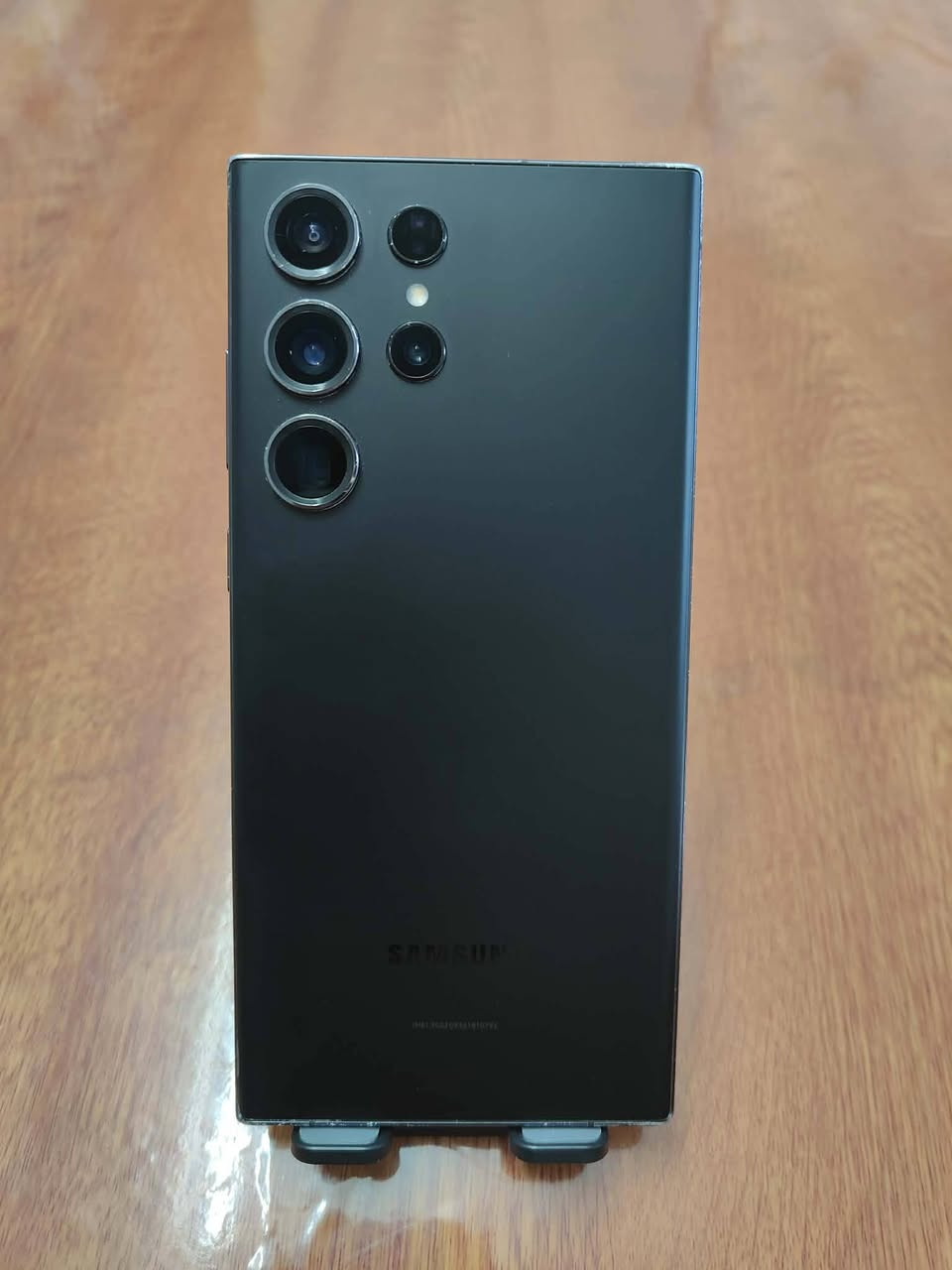 اس 23 الترا وارد كندي ذاكرة 256 لون اسود
يشغل شريحة عادية وشريحة الكترونية
سعر 650 نهايته بدون مراوس
***********
