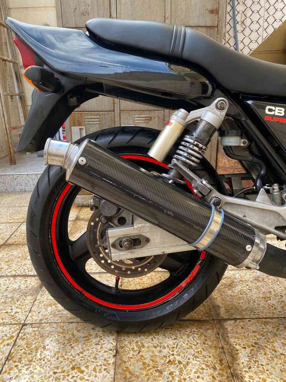 CB 400 للبيع كامل اوراق مدفوع كمرك اي نقص مابي بيع مستعجل 16$ وبي مجال بسيط ***********

