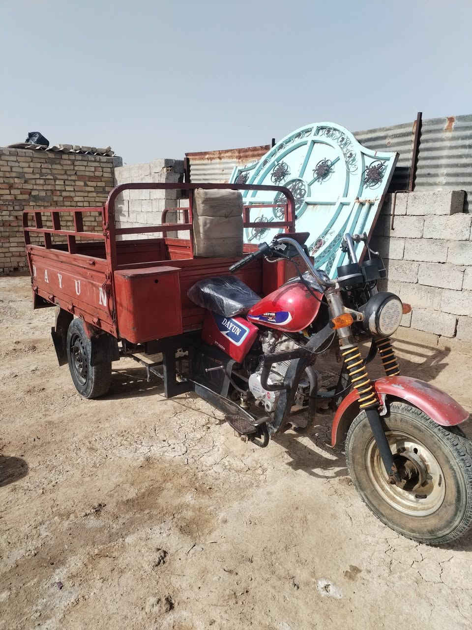 السلام عليكم للبيع ستوتا دايوان موديل 17 بدون اوراق مقفوله عشائرا محرك 23 شاصي مقفول تخنتاير جديد كهربائيات كلها شغاله ظفيره جديده السعر 700 وبيها حق الجيه الرقم *********** بغداد بسمايه
