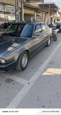 BMW  للبيع موديل ١٩٨٩ حجم 520  گير عادي بدون ضربه بس صبغ حزام للجماليه...