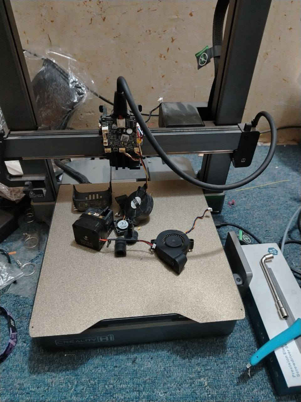 طالبعه creality hi combo
مستخدمه استخدتم بسيط اقل من ٢٥٠ ساعه 
عطلها مشكله بالهيد ( هيد كامل يرادله تبديل مذر + هيت سنك + اكسترودر ) 
ال cfs نظيف و ما بي اي مشكله 
تواصل وياي خاص للاستفسار 
او اتصل على رقم ***********
