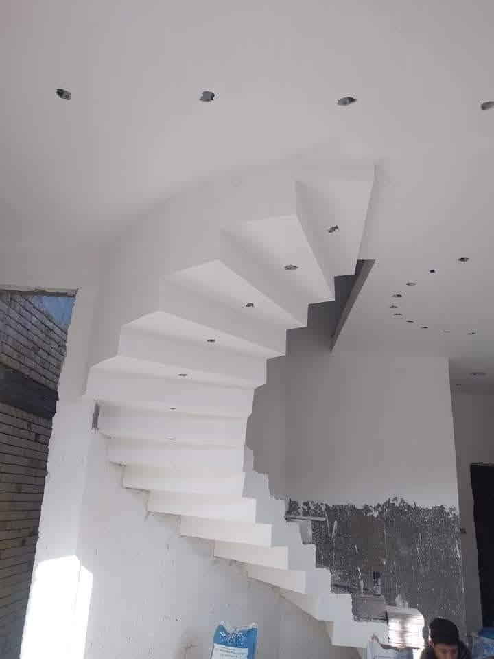 اسطه لبخ وبياض مستعد للعمل باليوميه و عالمتر
***********
