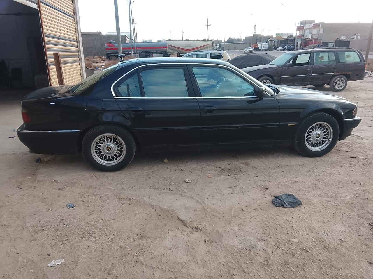 سلام عليكم سياره بم لبيع صدر جديج ومحرك وكير جديج تخم تاير جديد صبغ جماليه سعر 65وبيه مجال ***********
