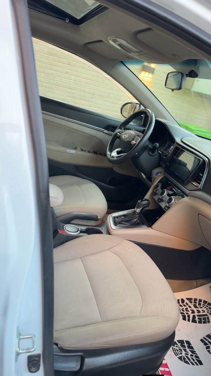 للبيع النترا خليجي الكاصد ٢٠٢٠ فول ١/١ مكفوله من الصبغ
سياره جداً نظيفه رقم بغداد مشروع وطني سنويه ب اسمي 
المواصفات :-
١- فتحه ( سلايد ) 
٢- بصمة تشغيل + ابواب 
٣- ترحيب عند الاقتراب 
٤- شاشه كبيره + كامره 
٥- محرك ٢٠٠٠ دوش مكفول 
٦- ماشيه ٧٨ الف كيلو 
٧- حساسات امامي خلفي 
٨- داخل كاربون 
٩- مري شفط + اشاير مري 
١٠- عددته وسبيره جدد + كتلوكات الشركه 
وباقي المواصفات المعروفه ملاحظه (( صبغ نص الدوسه فقط )) 
عنواني بغداد حي الجامعة
 السعر 139 ورقة
***********
