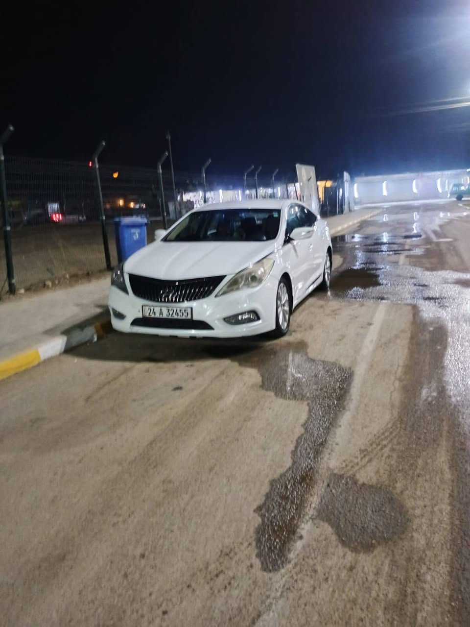 السلام عليكم 
هونداي   ازيرا   2014
مكفوله كفاله عامه بس بارد فقط 
مكينه كير مكفول 
وارد خليجي 
6v 3300  حجم المحرك 
المكان الديوانية للاستفسار  ***********
السعر 130 وبيه مجال 
مكلف بل نشر
