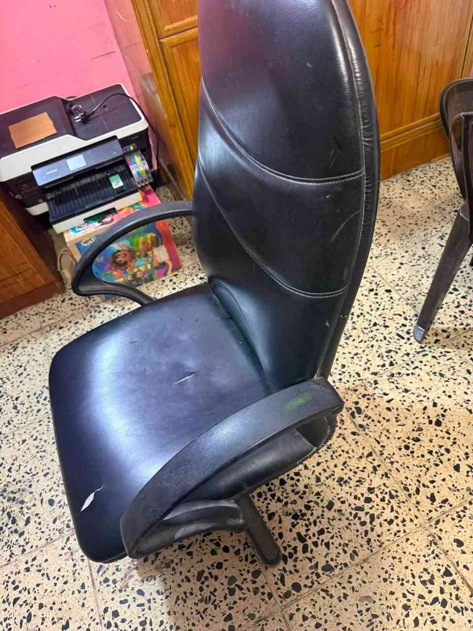 كرسي دوار 
السعر ٢٥
المكان حي اور


**إذا كنت صاحب هذا الإعلان وتريد حذفه لأي سبب، رجاءا أرسل رسالة إلى الدعم الفني**