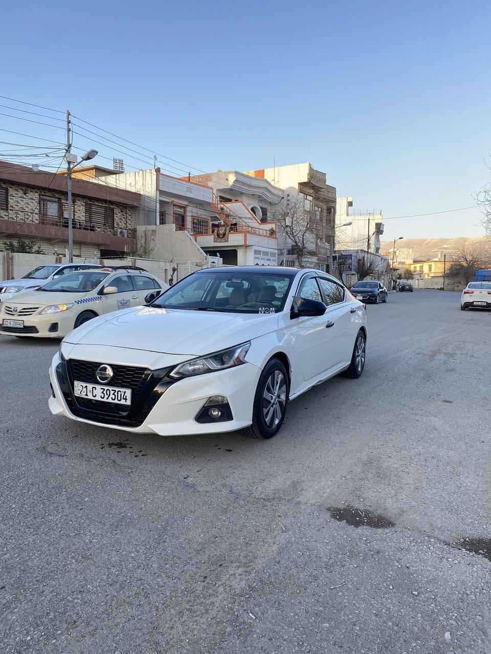 نیسان ئاڵتیما ٢٠١٩
خلیجی سفری ئێرەیە
تەحویل و خەرامە بە شەرت بە ناوی خۆمانە
گێر و مەکینە و کارەبایی بە شەرت
کامل سێرڤسی تازە کراوە
٤ تایە و ویلی تازەیە 
دەعم و لێدراو و قرچی نیە 
ئێرباگ بە شەرت نەتەقیوە
٦ پارچە پەمپە لەسەر شوخت بێ مەعجون
چونکە بۆیاخی سەدەفە لەبەر ئەوە پەمپ کراوە
سەیارەکە ماڵی دۆستە یەک ٢٥٠ مەسرەفی تیا نیە 
رەقەمی خاوەنی 
***********
سعری ١٣٣ وەرەقە و کەمێ معامەلە
