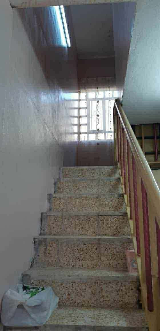 � للبيع بيت – حي السماح ‏الأولى) 🔹
🏠 المواصفات:

 • المساحة: 100 متر
 • الواجهة: 5 متر
 • العمق: 20 متر
 • البناء: سنة 2012
 • عدد الطوابق: طابق ونص

🏡 تفاصيل الدار:

🔸 الطابق الأرضي:
غرفة نوم، استقبال، هول، صحيات، منور

🔸 الطابق العلوي:
غرفة نوم، صحيات

📞 للاستفسار:
***********1
***********3

🏢 مكتب الغوالي للعقارات والمقاولات العامة
نستقبل جميع العرو
