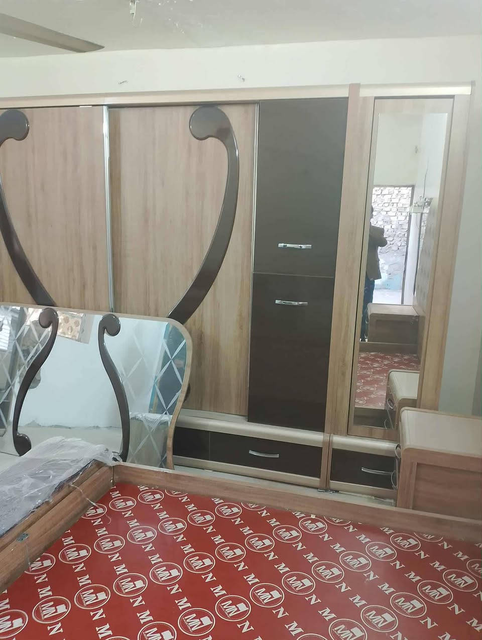 سلام عليك غرفه تركيه البيع سعر  ٨٠٠ مستعجل عل بيعته شراي يتصل ***********
