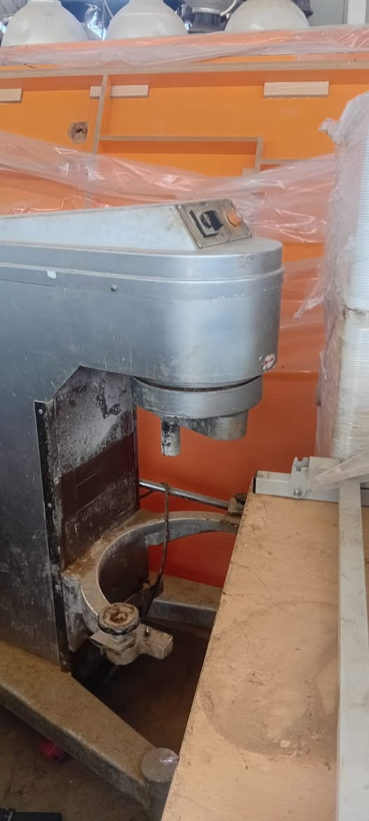 خلاط توركي 40  كرباي 3 فيز نفص كرباي سنكل
اخوتة جديد شرط شغل كامل 1 جدر2 يدة
***********
***********
