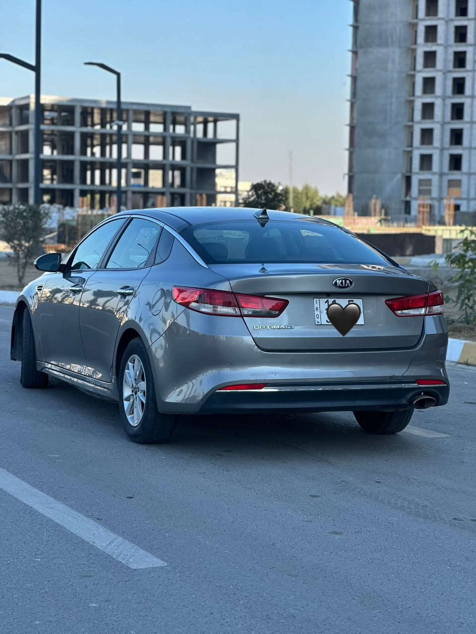 سلام عليكم للبيع 
كيا اوبتما 2018    امريكي رقم بغداد الجديد بسمي سنويه لل 28   هزه جديده محرك 2400 gdi .. السياره بيهه فقط البنيد  
 سياره حادثهه بنيد  لا لغوود ولا شواصي كلهه مكفووله سونار بالمنشور 
مواصفات 
- شاشه  car play  
- رادار 
- كامره خلفيه دواره
- تحكم ستيرن جهتين 
- ٣ مودات قياده
- نظام ABS
- مثبت سرعه Cruse
- مري شفط + ترحيب
- نقطه عمياء
- حساسات
السياره جديده وعليهه ادامه تايرات جدد وتبريد كله جاهزز
وبالخير ع الياخذهه …
سعر  127 .. مكاني بغداد حي جهاد 
***********
