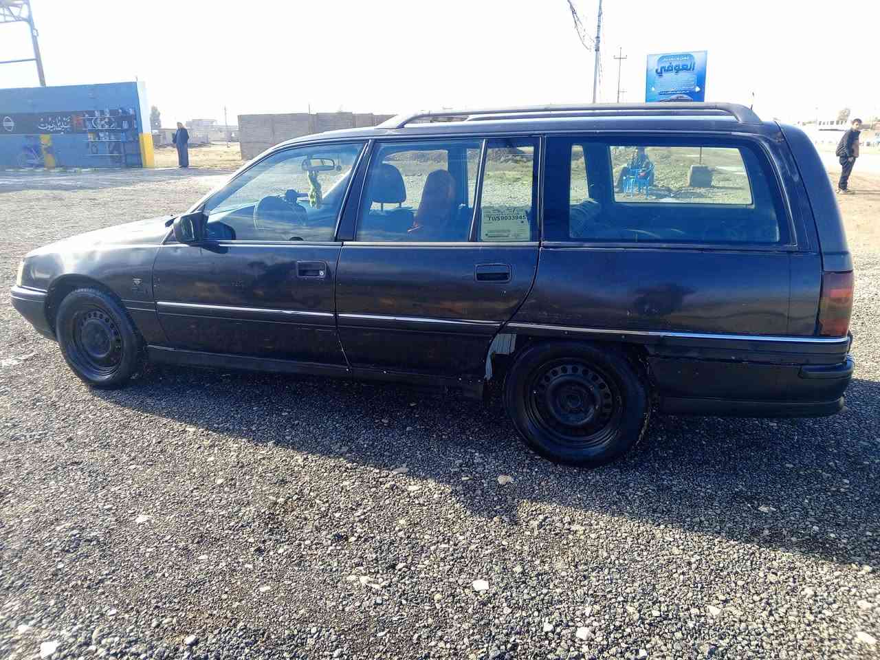 السلام عليكم ورحمة الله وبركاته.. اوميكا استيشن حجم 20  لون اسود گير ومحرك شرط رقم اخضر موديل 91 السعر 18وبيها مجال  وترهم مراوسه رقم *********** وبيه واتساب
