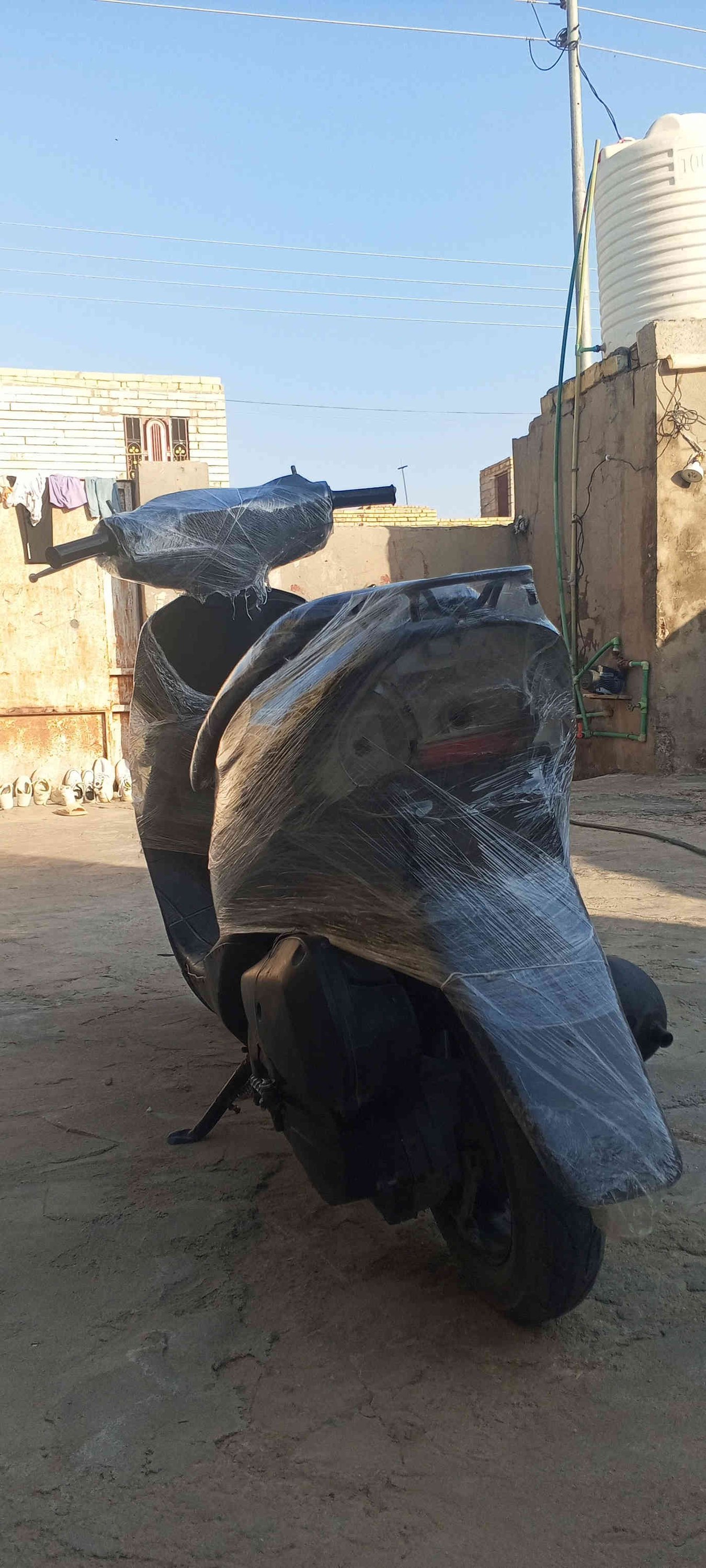 السلام عليكم دراجه للبيع ساسوكي جنطه السعر ٢٥٠ وبيه مجال ***********
