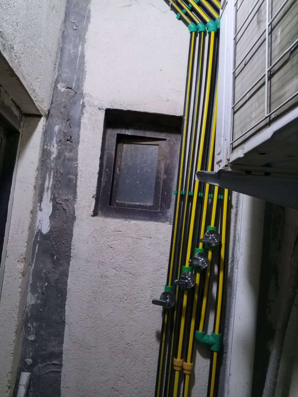 تاسيسات عامه كهرباء ماء مجاري بانسب الاسعار وحسب الطلب وعلى التطور والتحديث 
لدينا كادر متخصص بالتاسيسات والترميم 
باراره المؤسس حسين الجريان ابو محمد
***********/***********
