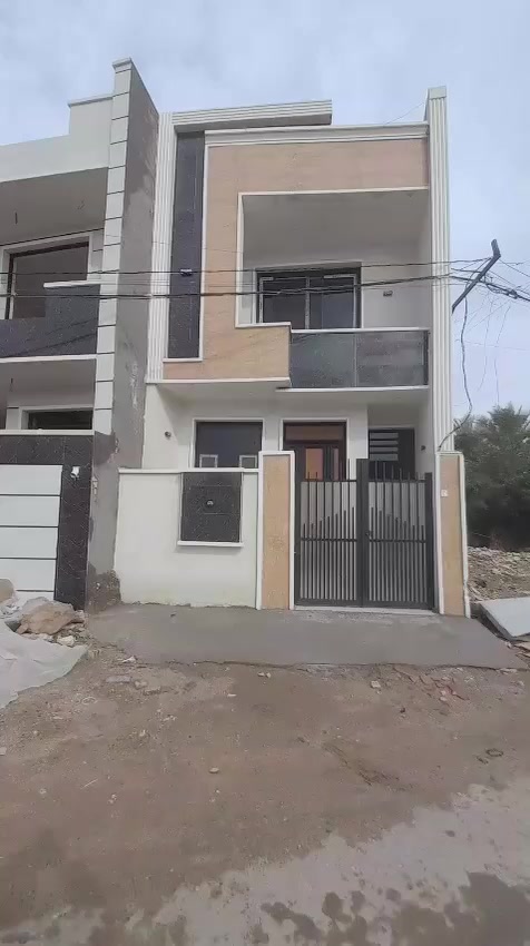 🏠 دار للبيع | جاهز للسكن – موقع تجاري مميز
عنوان بغداد البياع منطقت الدوانم 
​المساحة: دار حديث البناء بمساحة 110 متر.
​الأبعاد: واجهة 5 متر × نزال 20 متر.
​الموقع: واقع على شارع تجاري 22 متر مُبلّط.
​الخدمات: خدمات كاملة وموقع استراتيجي.
​مواصفات الدار:
​غرفتي نوم.
​حمامين.
​صالة ومطبخ.
​استقبال وبيتونة.
​المميزات:
​✔️ بناء حديث وتشطيب ممتاز.
​✔️ جاهز للسكن الفوري.
​✔️ مناسب للسكن أو الاستثمار.
​✔️ سند طابو زراعي (سند 25) مع ضمان الثقة.
للستفسار اتصال ***********
واتساب***********
ول سعر. بي. مجال
