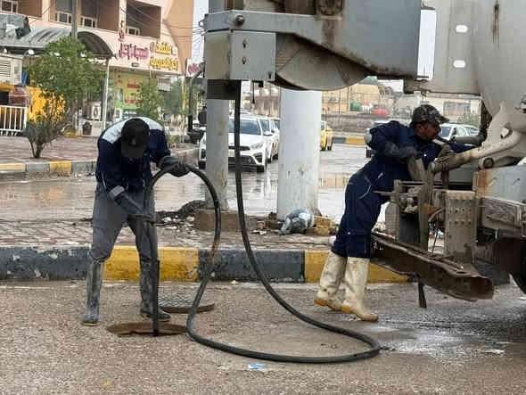 🔴#الان

ابطال مديرية المجاري الديوانية 
يباشر بفتح منهولات في كافة المناطق المحافظة #الديوانية
***********👉هذا رقم شكاوي
