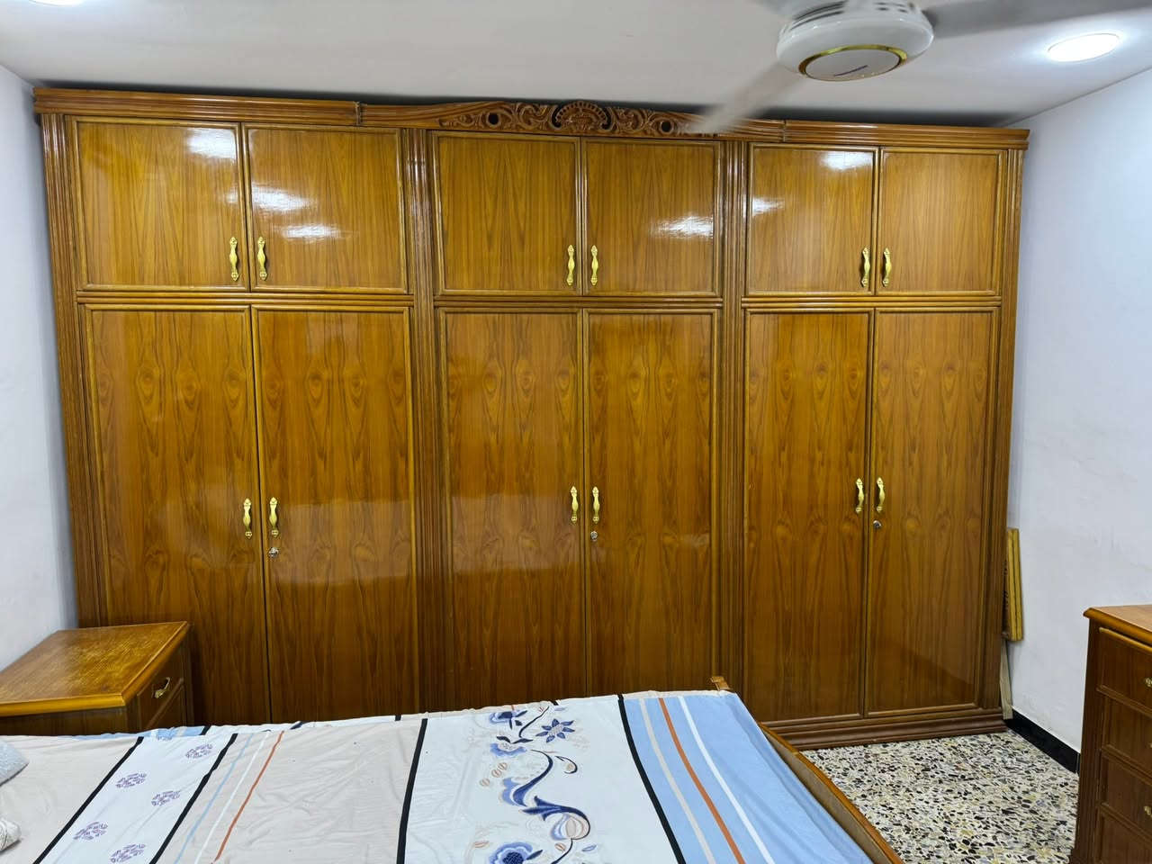 السلام عليكم
غرفة نوم صاج داخل وخارج شغل درجه أولى
7 قطع 
كنتور 6 بيبان ملحق
غرفه نظيفه ثكليه ممتعوبه
سعر 1350000
لتواصل واتساب ***********

