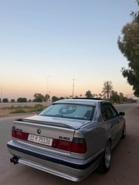للبيع حالة طارئة عندي (بي ام ٥٤٠ اصل  لون سلفر موديل ١٩٩٣) يرادلها ترت...