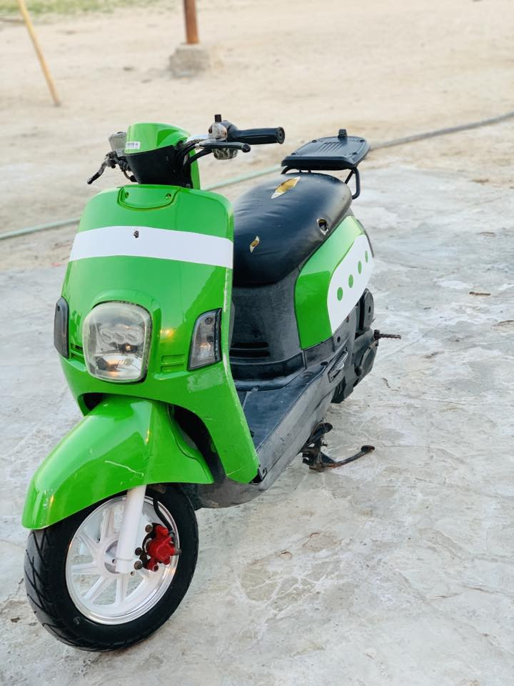 سلام عليكم دراجه للبيع كلشي شقال مكفوله مكينه ما مفتوحه دراجه نضيفه كلش مكاني زبير عله طريق سفوان للتواصل/ ***********باقي تفاصيل خاص
