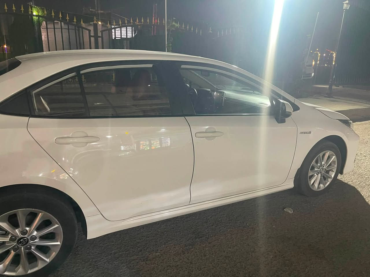 كورلا 2023 هايبرد كامل مواصفات على ايدي من جانت زيرو لحد الان ماشية 67000 الف كم تبريدها ثلج وما بيها نواقص وسيارة جديدة وناعمة بالمشي جدآ والتفويلة تمشيك 750 كم ومداريها بانزين محسن ودهن ممتاز والسيارة مكفولة من الصبغ فقط انطخت وبدلت الباب الخلفي بواحد شركة أخذته ب 400 دولار مطابق 100‎%‎100 وصورة الضربة مرفقة بالصور وبيها فطر بالجامة الأمامية شعري ما يأثر لان بنص الجامة صاير يعني مو كدام العين والسعر 123 ورقة…….***********
