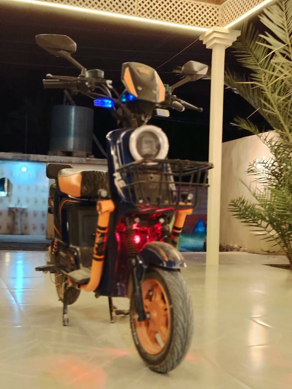 السلام عليكم
ماطور R9 جديده ونظيف امبدل بطاريات جدد
نظافتو 90% الماطور مرتب وما ناقصو شي 
للاستفسار :***********
