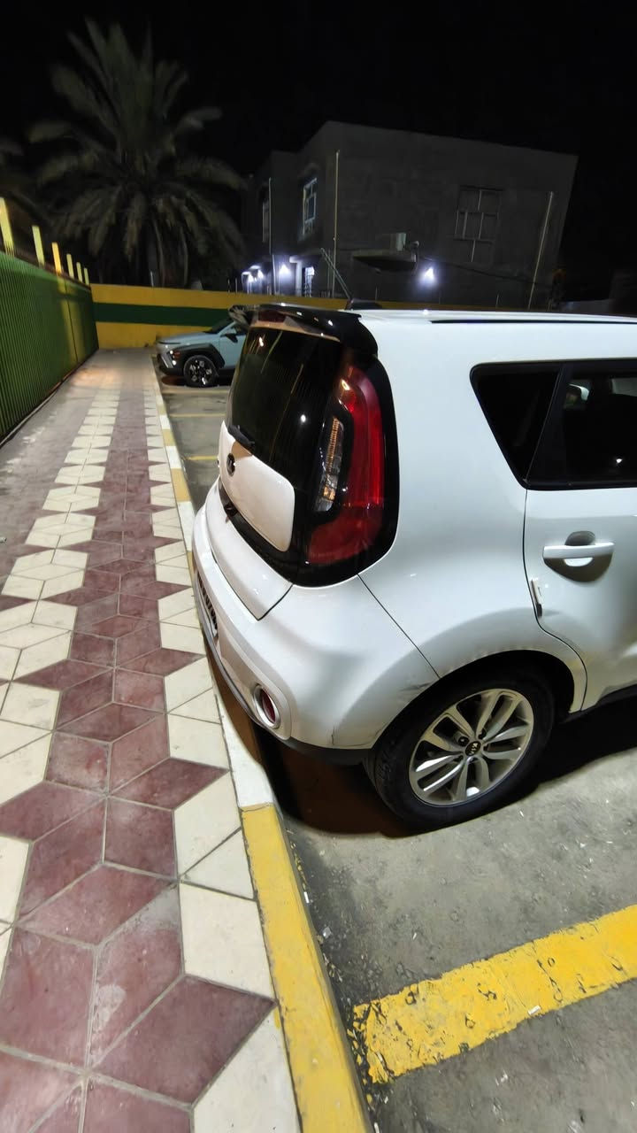 السلام عليكم 
سول 2019 لون ابيض للبيع 
السياره كلش نظيفه و اعتماديه الله شاهد من البيت للشغل و حك الزياره 
السياره بدون ايرباك و سنويه ما ساقطه 
ماشيه ٥٨ الف 
حادثها من امريكا و بيها بابا هنا مبدله 
مكينه و كير و تبريد و حداديه خير من الله 
سعرها 132 و بيها مجال للطيبين 
*********** مكان السياره في بابل الحله
