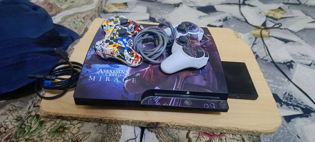 بلي ستيشن 3 نضيف مع گيوره 2
وهارد 500 گيگه والعاب اكثر من60 لعبه الاستفسار الرقم
*********** وخاص ألسعر 140 وبي مجال
