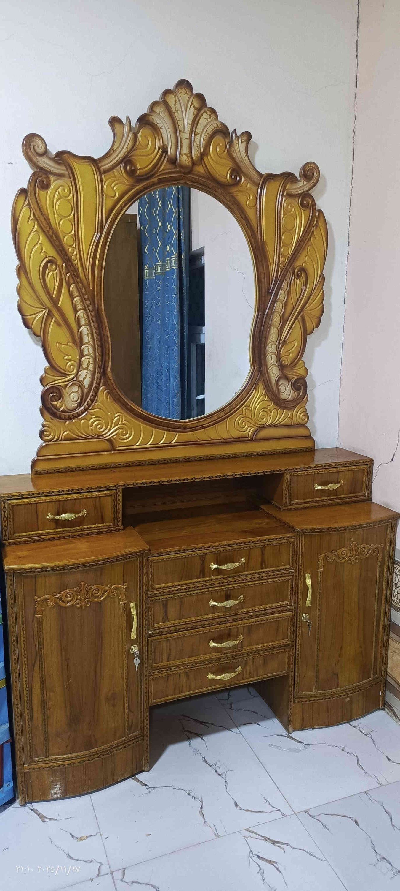 غرفة نوم للبيع صاج الداخل فايبر
مابيهه اي اشكال كنتور يتكون من 6 ابواب 
التفاصيل ع ***********
