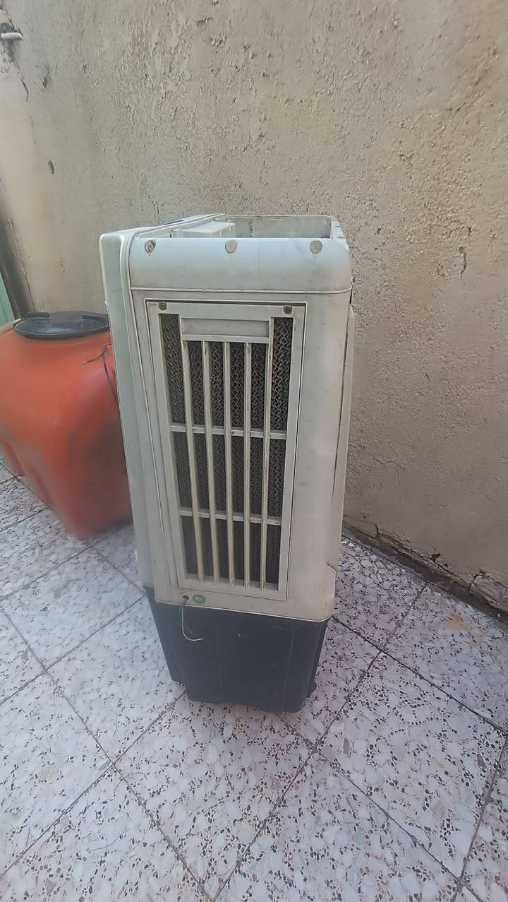 سلام عليكم غلاف مبرده نظيف مبيهه مطور سعرهه 35 وبيهه مجال ***********
