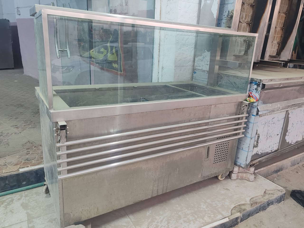 للبيع مكان ديوانيه مركز
السعر ٢٥٠٠ وبيهن مجال ***********
