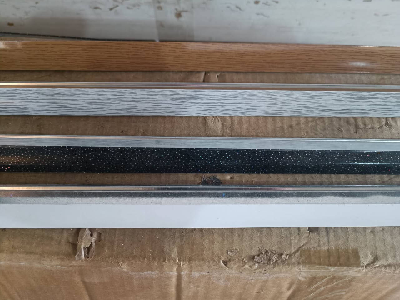 بسم الله الرحمن الرحيم
على بركة الله تم نقل محل امير الجزاع  للديكور 
الى محلات الخلف العمار قرب القيصرية 
للتواصل على الرقم ***********
