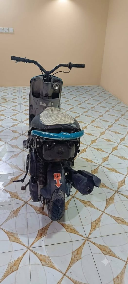 ماكس منغولي حربية مكينة حلوة بوشة ٥٥ كلجات رياضي بيها الكابريتر مو تمام
بس تشتغل وتمشي طبيعي سعرها ٢٥٠ 
مكاني أبو صخير 
***********
