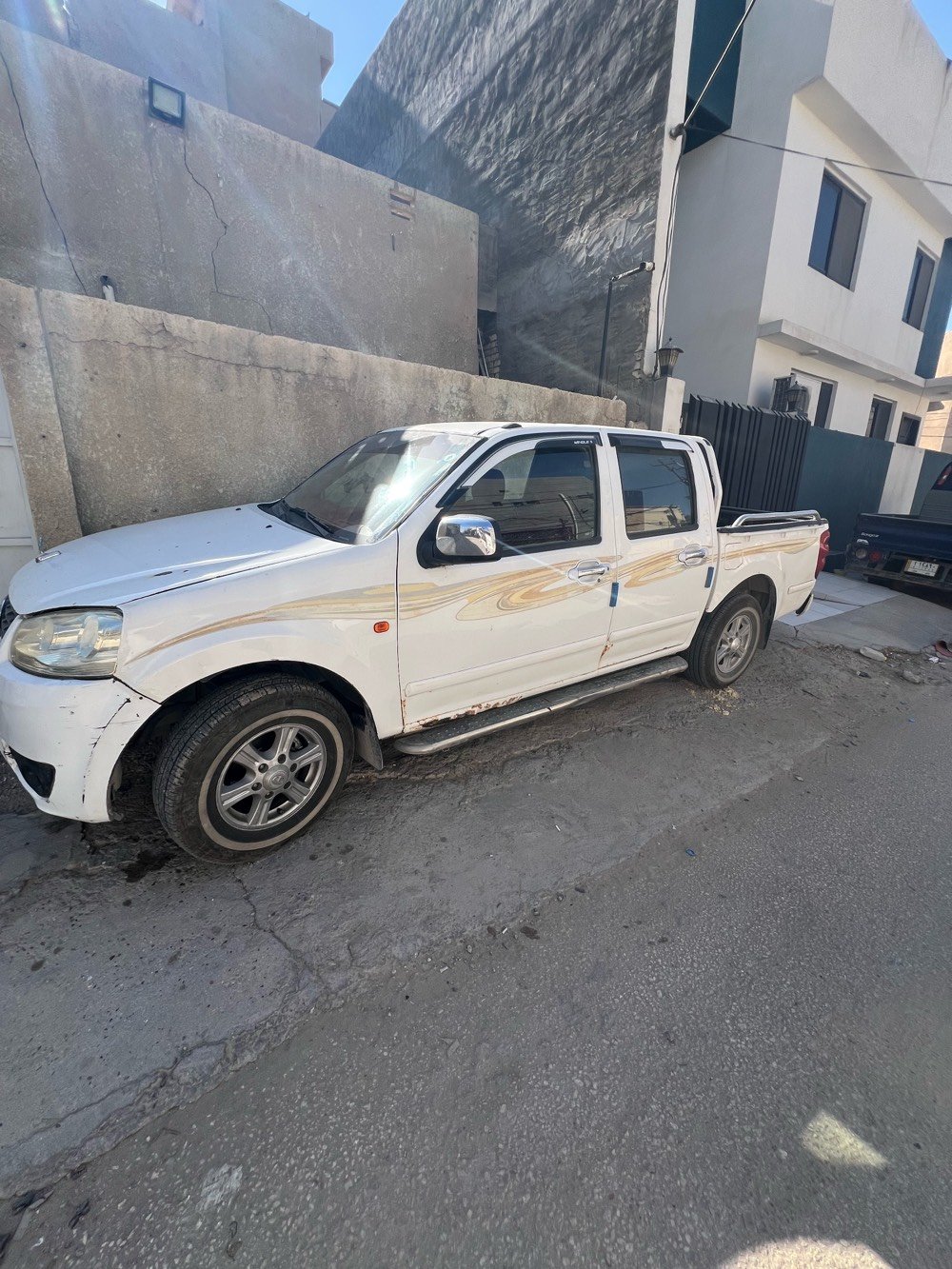 سلام عليكم للبيع بيكم كريت٢٠١٢  رقم قادسيه سنويه باسمي تحويل بساعته ضريبه ساقطه عنه سياره مثل مابلصوره بيه خياس قليل.  شغاله وجاهزه مكينه  باتري جديد كير سليم اكسن سليم خياس فقط بلرباعي. بدي وغيره سليم مكفوله من ضربه للستفسار الاتصال فقط مارد مراسله 
*********** واتساب مكان السياره حله