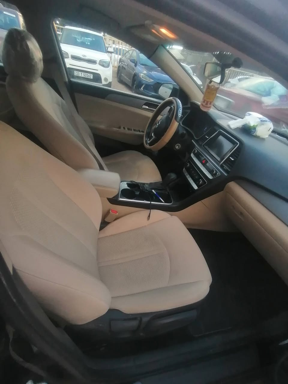 سلام عليكم سوناتا للبيع موديل 2019  حدثه الأمريكي بارد بدايت جاملغ  رقم كربلاء سياره جاهزه تخم تاير باتري جديد حداديه صار سبوع شاده صدر كامل مكينة وكير مكفولات ماشيه 67 عنوان كربلاء سعر ١٣٠ وبيه مجال حك الجيه رقم الهاتف ***********
