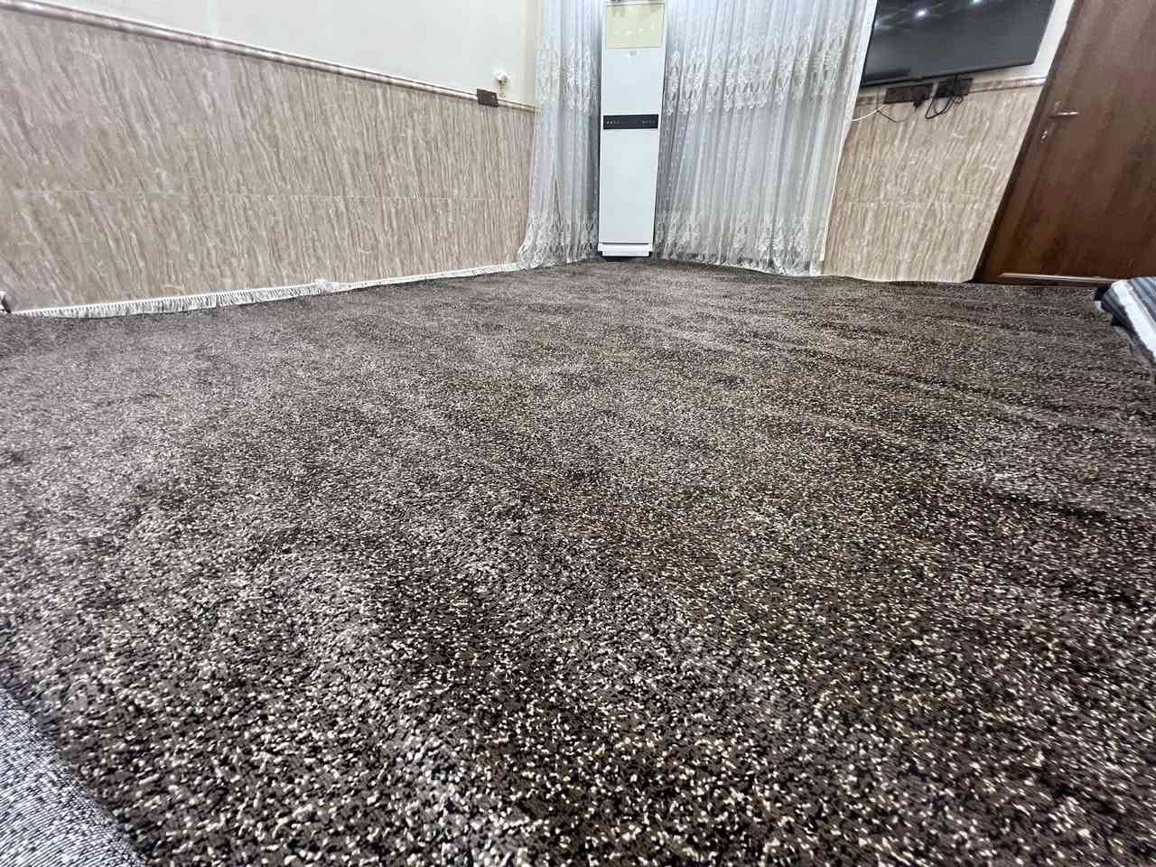 بۆ فرۆستن لۆک دانە خراوە
قیاس چوار ژوورە خۆڵ نادات
چوار بە شەش چوار بە پێنج سێ بە پێنج
***********
