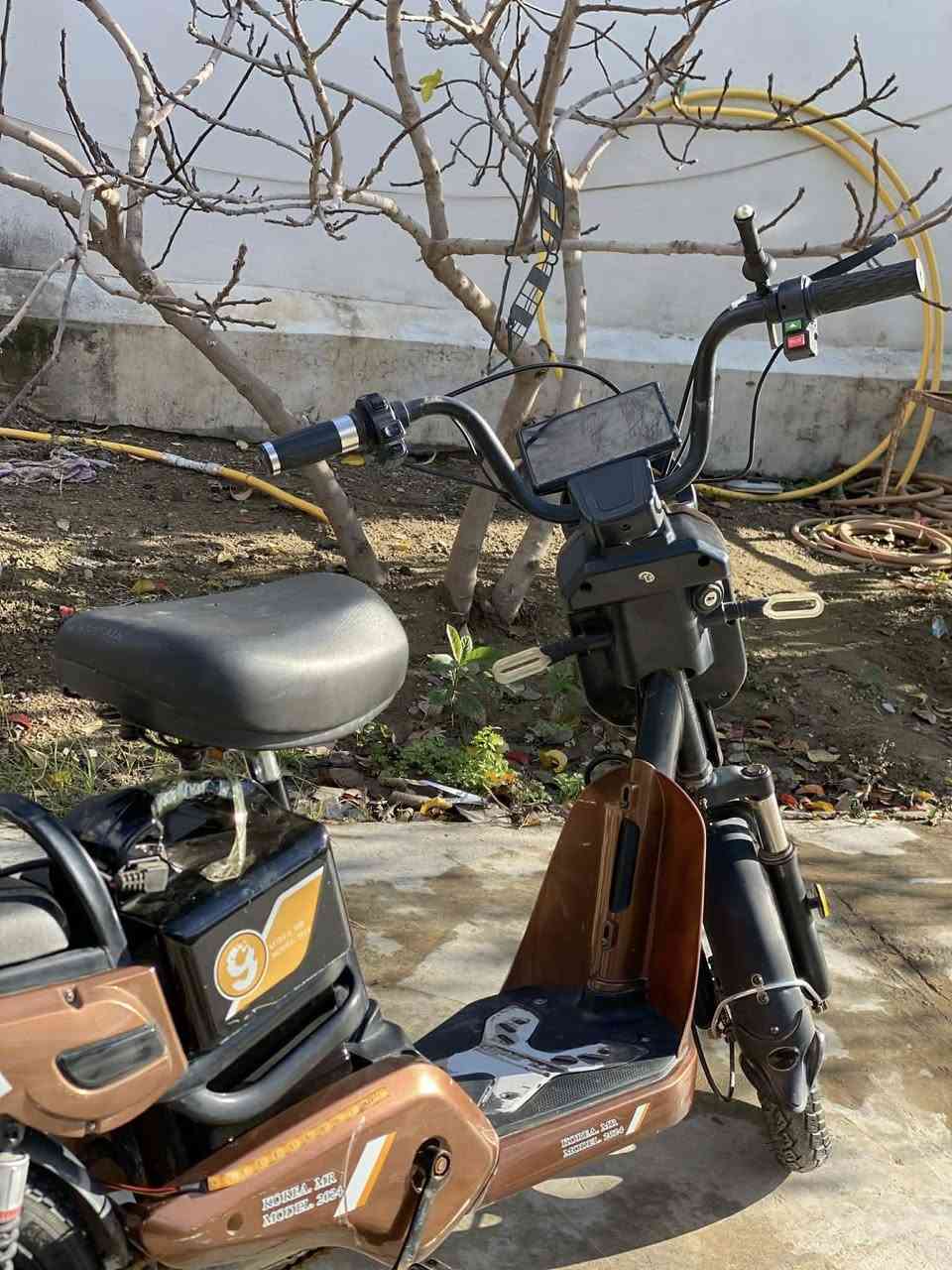 السلام عليكم بايسكل شحن للبيع كله كامل بطاريات جدد عل فحص كله شغال اي نقص مابي حجم ١٦ مكان ديالى بعقوبه التواصل خاص او رقم (***********) السعر ٢٢٥ بي مجال
