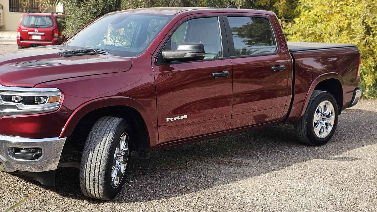 رام فئة لونستار باب طويل بدي قصير 2023 شاشة تيسلا وحساسات امام خلفي محرك 8 سلندر ايتورك 4×4 ماشية 27 الف بيهة بنيد صبغ وتبديل راديترات وبدنة صور الحادث موجودة رقم بغداد بأسمي عنواني ديالى بعقوبة السعر 280 وبيهة مجال بسيط ***********
