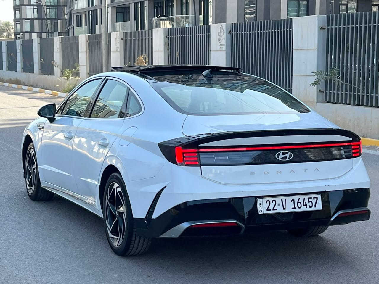 السلام عليكم
لبيع سوناتا 2024 وارد امريكي 
فول موصفات 
بانوراما 
ردار امامي 
رادار جانبي 
فول تحكم 
شفتات ستيران 
كراسي كهرباء 
كشنات حار 
تشغيل عن بعد 
بعد موصفات هواي 
حادث سياره موضاح بلصور تبدل جاملغ امامي باب سايق صبغ باب الخلفي جاملغ الخلفي بدون يرباك بدون شاصي ولغد مكفول 
سياره جاهزه الاخير بدون اي نقص 
ماشيه سياره 27 كليو 
رقم اربيل باسمي تحويل مباشر 
مكان سياره بغداد 
سعر الاستفسار فقط نتصل وساب 
***********
