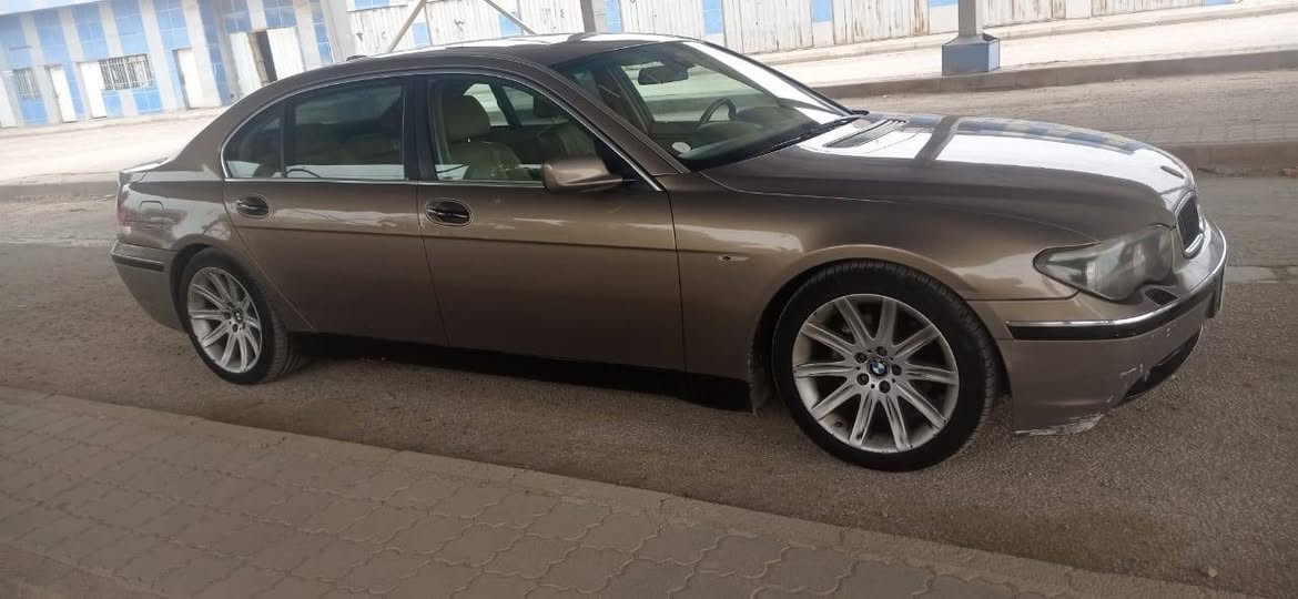 السلام عليكم 
للبيع باخره موديل 2004 خليجي باب طويل فول مواصفات فتحه حساس امامي خلفي خمس بردات كهرباء حجم 730 دبل فانوس كير ومحرك نضيف رقم بغداد بأسمي مكاني بابل المحاويل السعر 115 وبيها مجال بسيط(مكلف بالنشر) الاستفسار الاتصال ..علي ابو محمد *********** حلة, بابل
